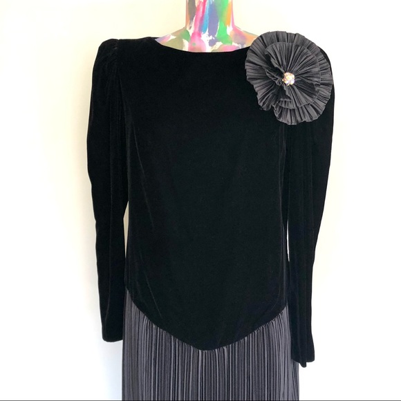 🎵VINTAGE 80s Black Velvet Floral Plissé Cocktail Dress - Picture 2 of 7